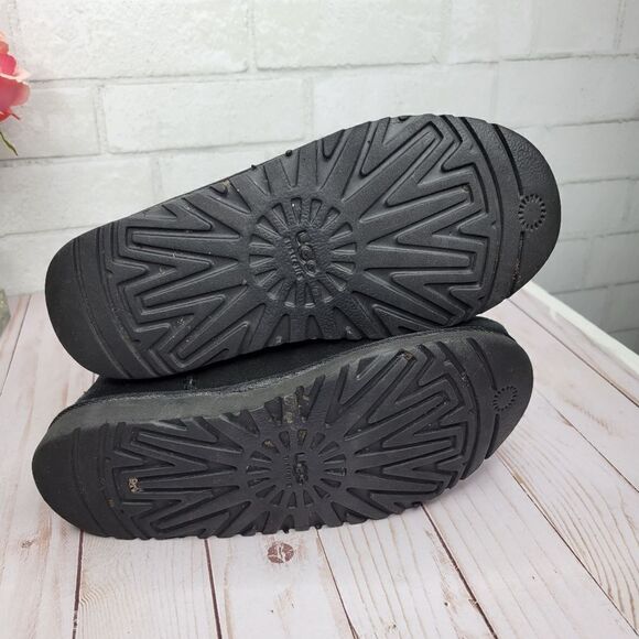 UGG Black Sheepskin Winter Boots - Picture 5 of 5